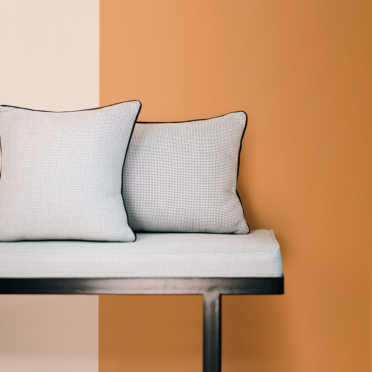 Banc Gaspard semi-outdoor